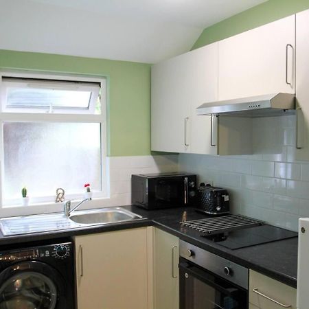 Studio-Sleeps 4-10 Min H Potter-17 Min London Уотфорд Екстериор снимка