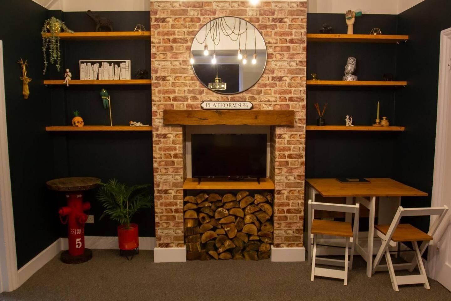 Studio-Sleeps 4-10 Min H Potter-17 Min London Уотфорд Екстериор снимка