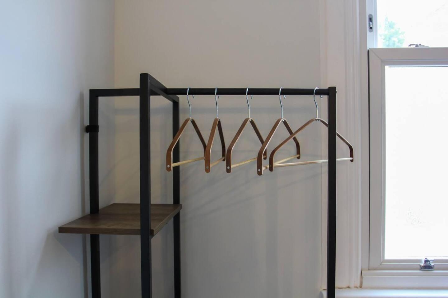 Studio-Sleeps 4-10 Min H Potter-17 Min London Уотфорд Екстериор снимка