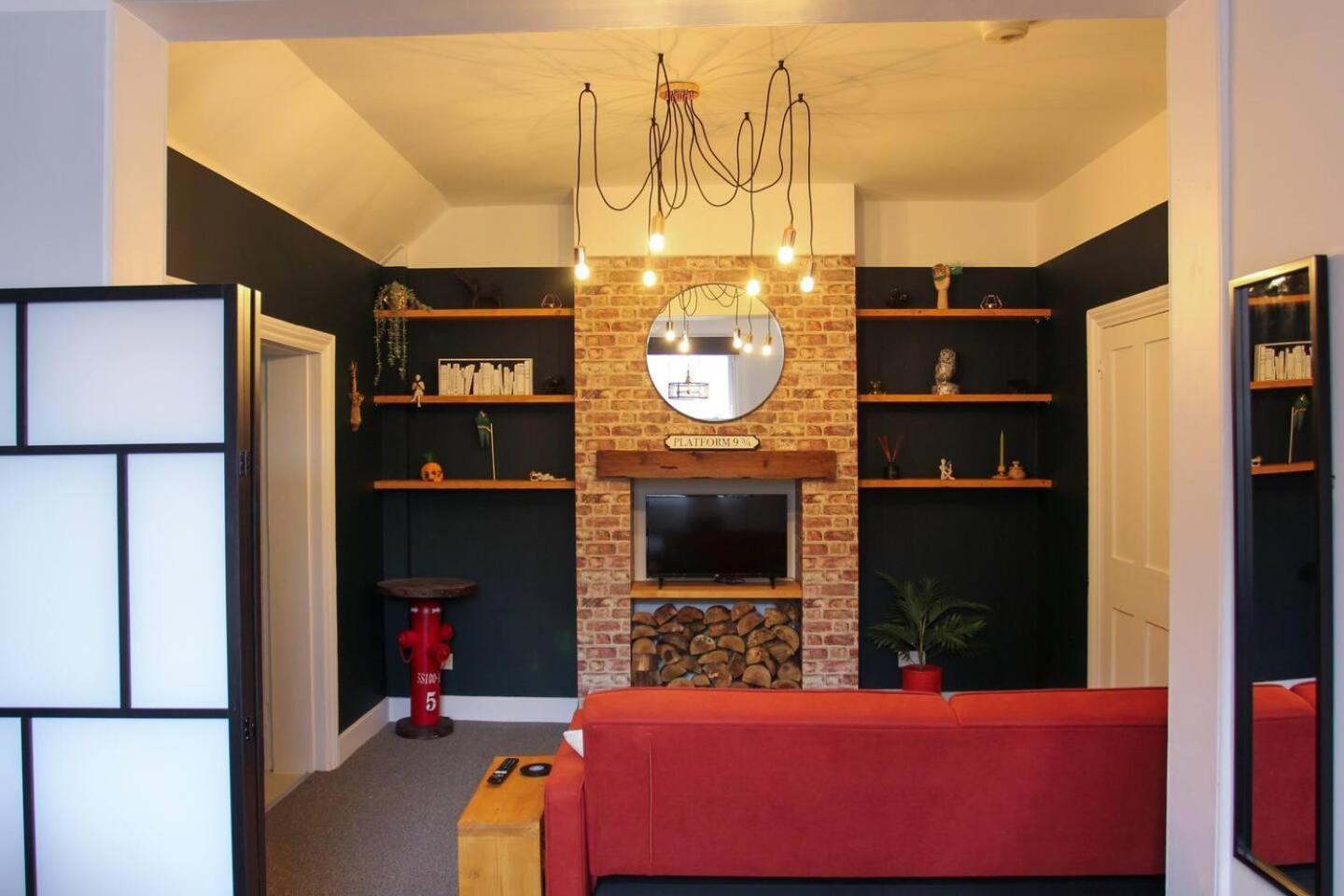 Studio-Sleeps 4-10 Min H Potter-17 Min London Уотфорд Екстериор снимка