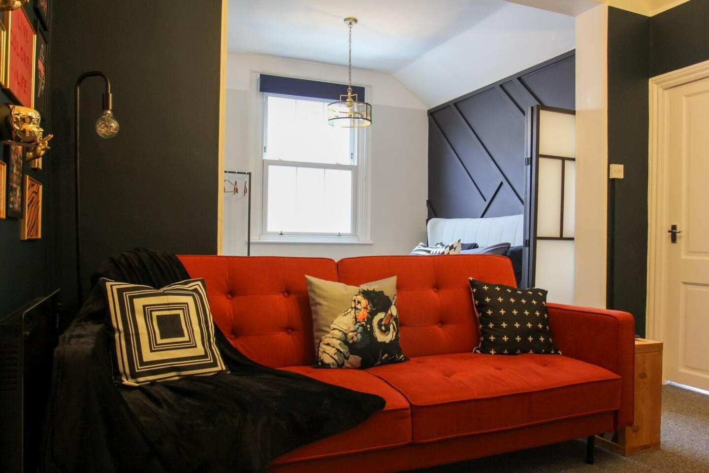 Studio-Sleeps 4-10 Min H Potter-17 Min London Уотфорд Екстериор снимка